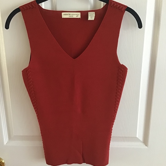 Red top - Picture 1 of 3